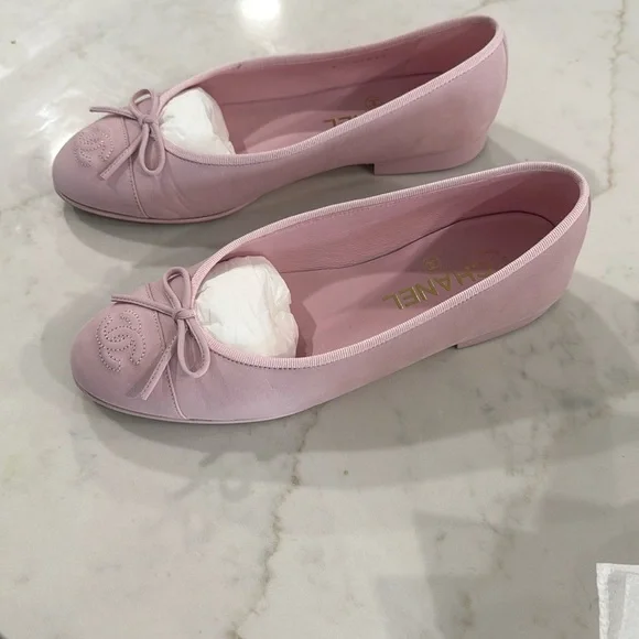 CHANEL Pink Flats with Bow Detail - Picture 5 of 8
